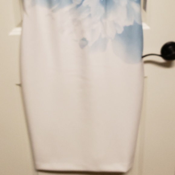 Sleeveless dress - Picture 2 of 4